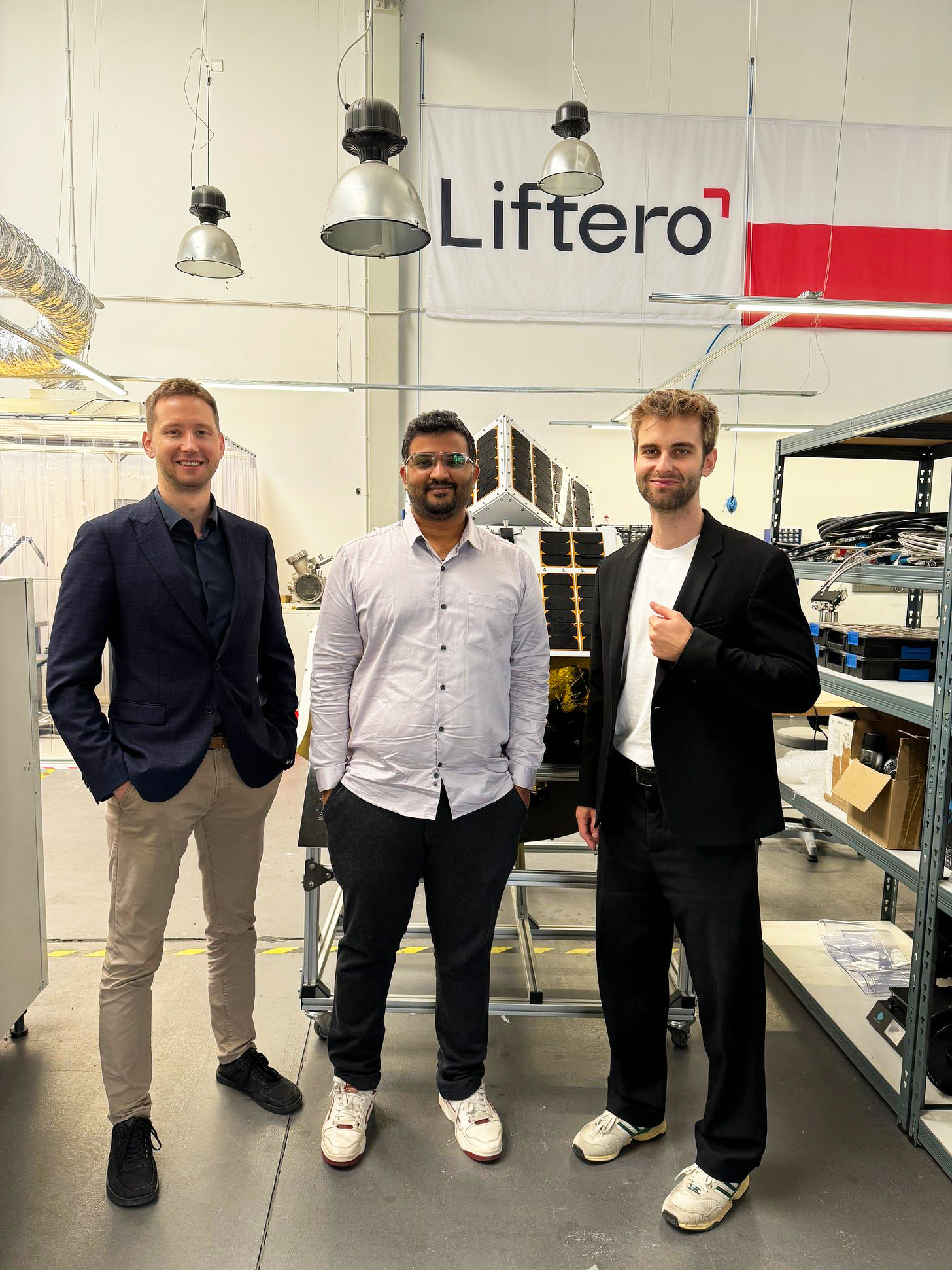 Nikhil Balasubramanian (COO of OrbitAID) with Tomasz Palacz (CEO of Liftero) and Przemysław Drożdż (CEO of Liftero) during the visit of OrbitAID to the Liftero laboratory.